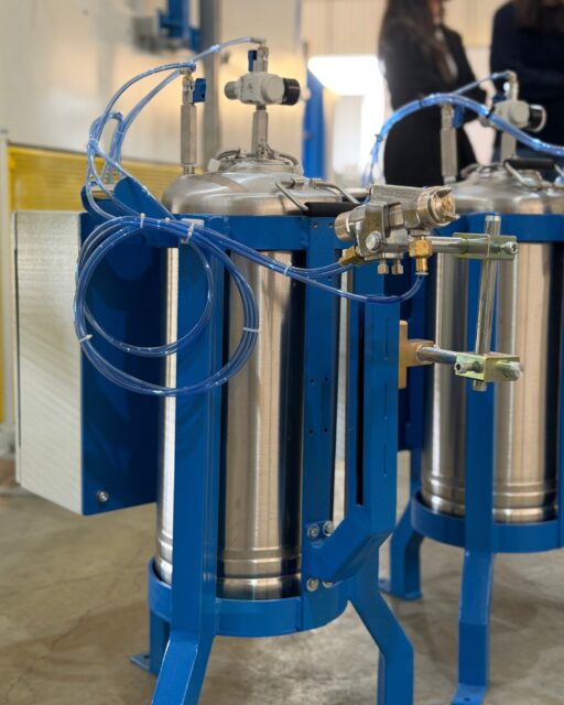 Quando falamos em produtividade, cada componente faz diferença.

O reservatório do Aplicador Benetec foi desenvolvido para integrar o sistema de aplicação de desmoldante, proporcionando um abastecimento contínuo e confiável para que a linha opere com máxima eficiência.

Engenharia que pensa no processo como um todo. Fale com nossa equipe pelo link da bio.